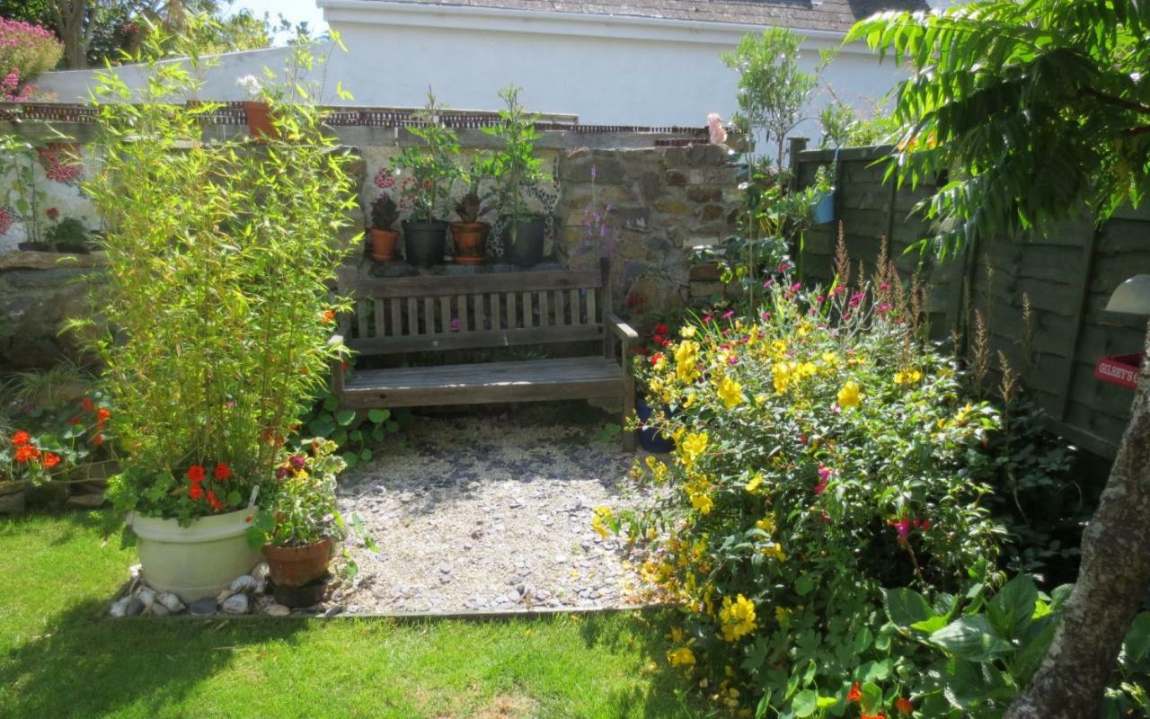 Hamilton Lodge - Cottage Sleeps 8 Фишгард Экстерьер фото