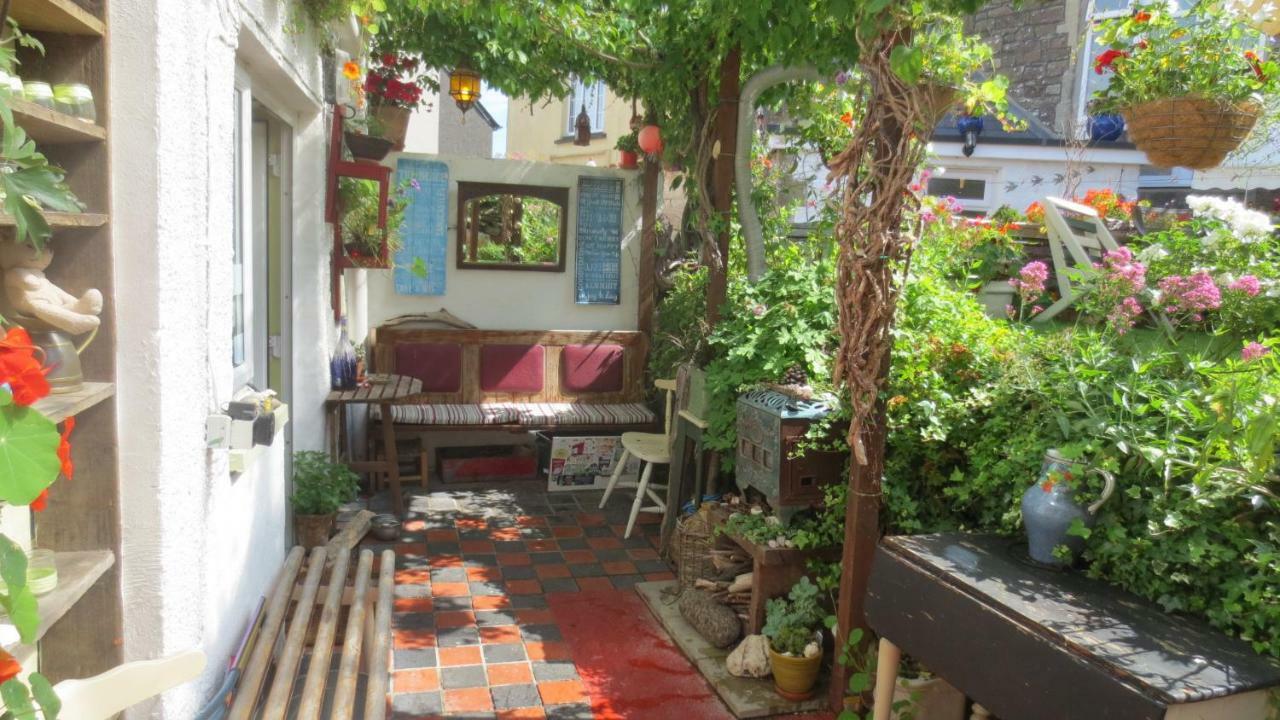 Hamilton Lodge - Cottage Sleeps 8 Фишгард Экстерьер фото